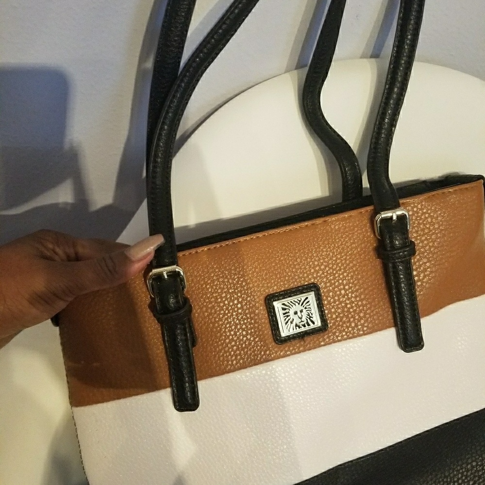 *AUTHENTIC* Anne Klein shoulder purse